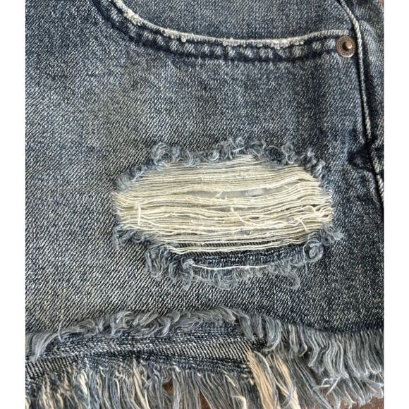 Volcom Yae Juniors Size 7 Blue Denim distressed Cut-off Shorts NWT - Picture 12 of 16